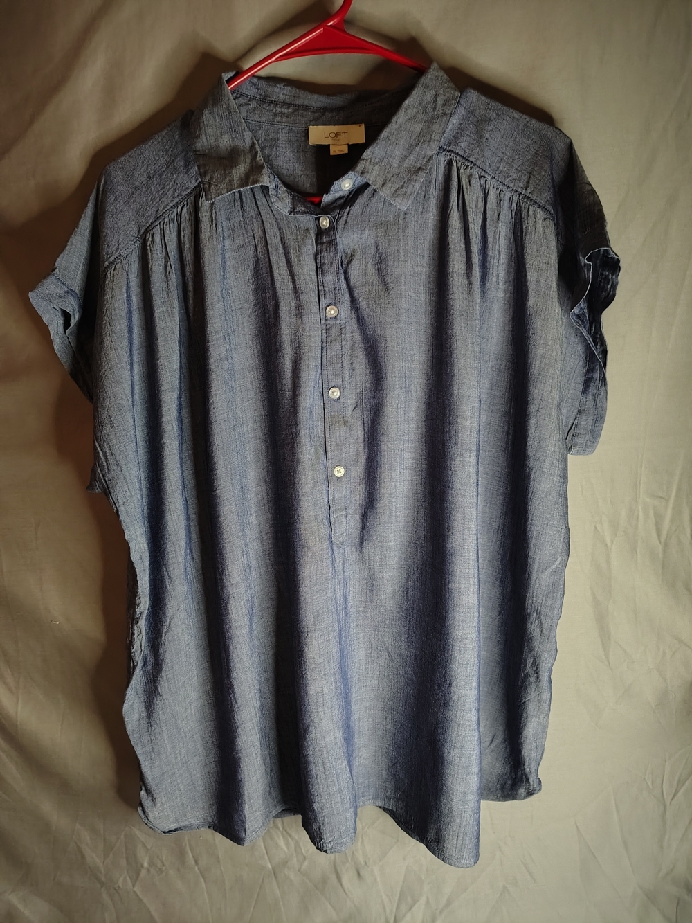 LOFT Women's-XL Blue Denim Chambray - Button Up Collared Blouse